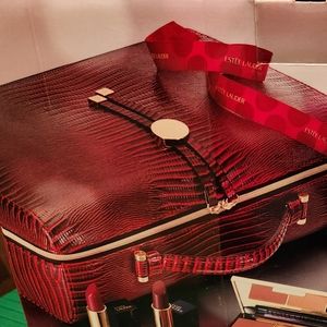 🆓️Estee Lauder Travel Bag